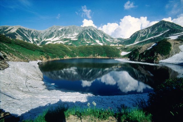 View of Mikurigaike Pond at Mt. Tateyama