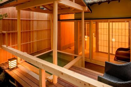 Hanaikada Arashiyama (嵐山温泉 旅館 彩四季の宿　花筏)