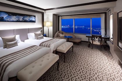 Yokohama Royal Park Hotel (横浜ロイヤルパークホテル)