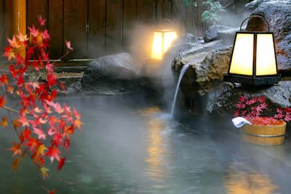 Enjoy the two unique types of hot spring water