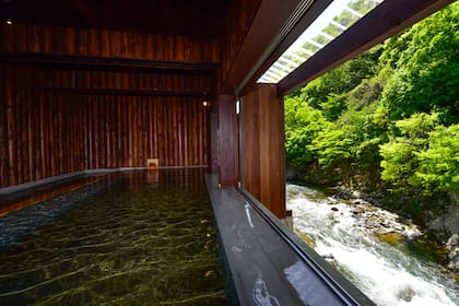 Yuze Hotel (湯瀬ホテル)